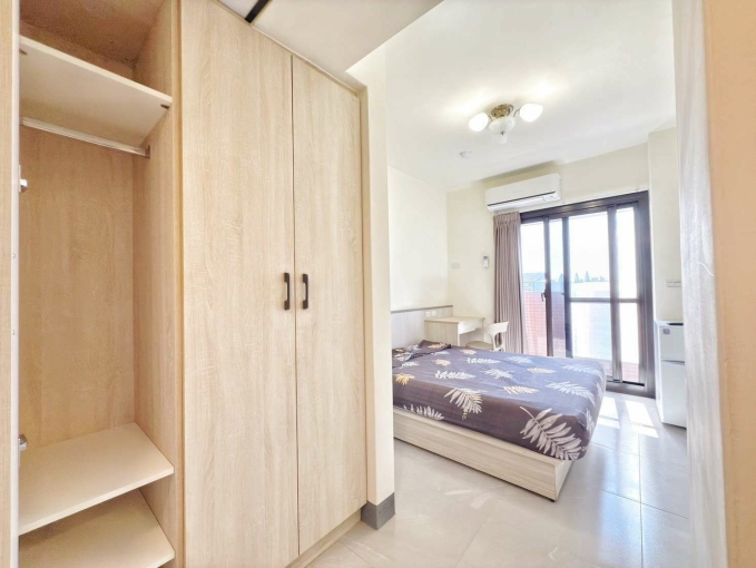 東區採光通風可租補嚴選房客全新整理未住傢俱電滿配自助洗陽台獨曬系統櫃收納多間可選電梯套房（第3張）