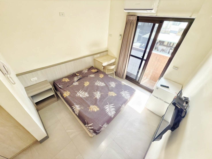 東區採光通風可租補嚴選房客全新整理未住傢俱電滿配自助洗陽台獨曬系統櫃收納多間可選電梯套房（第1張）