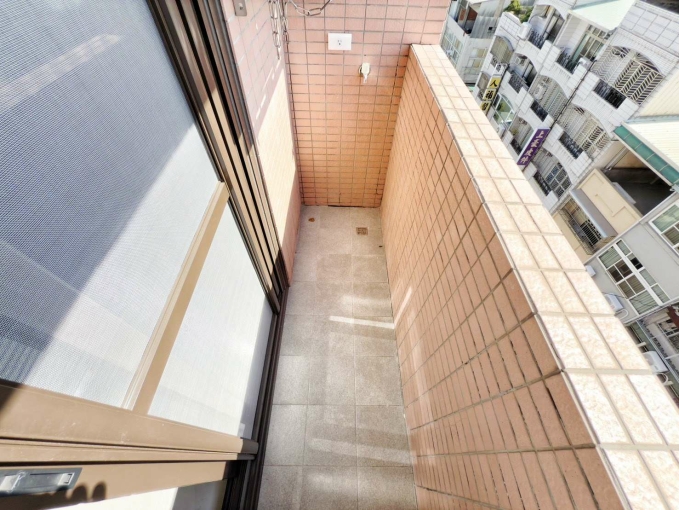 東區採光通風可租補嚴選房客全新整理未住傢俱電滿配自助洗陽台獨曬系統櫃收納多間可選電梯套房（第8張）