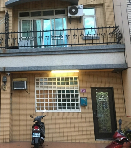 中原大潤發靜巷採光工作室 自租免仲無補 - Image 1