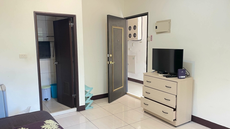 中原大潤發靜巷採光工作室 自租免仲無補 - Image 5