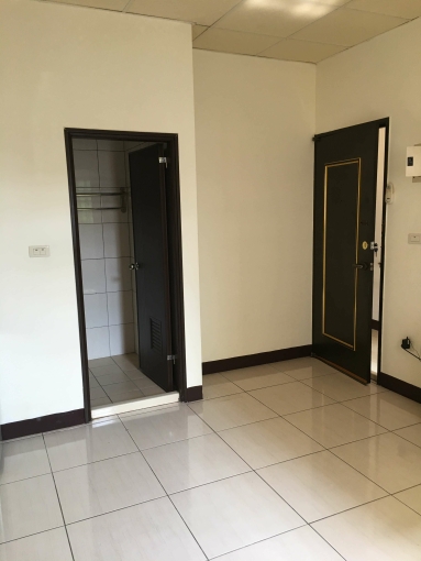 中原大潤發靜巷採光工作室 自租免仲無補 - Image 3