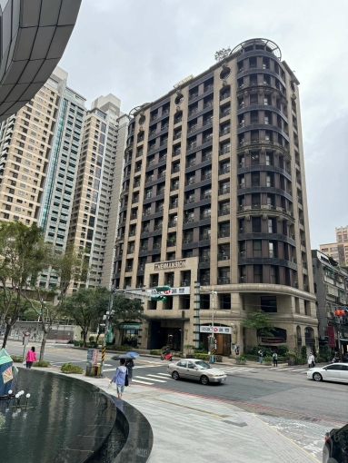 自租皇翔高更~2/8前入住享優惠新板特區精裝宅市政府大遠百對面(第2張)