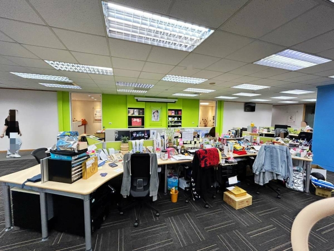 ☆捷運南京三民站☆漂亮商業大樓、明亮空間、一層一戶(第2張)