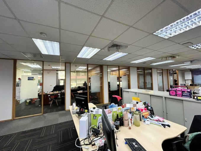 ☆捷運南京三民站☆漂亮商業大樓、明亮空間、一層一戶(第3張)