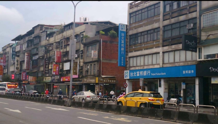 捷運站出口優質店面（第3張）