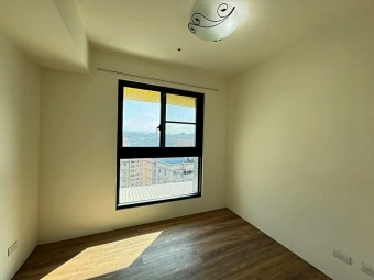 環球市三改二室附平車*獅子王（第9張）