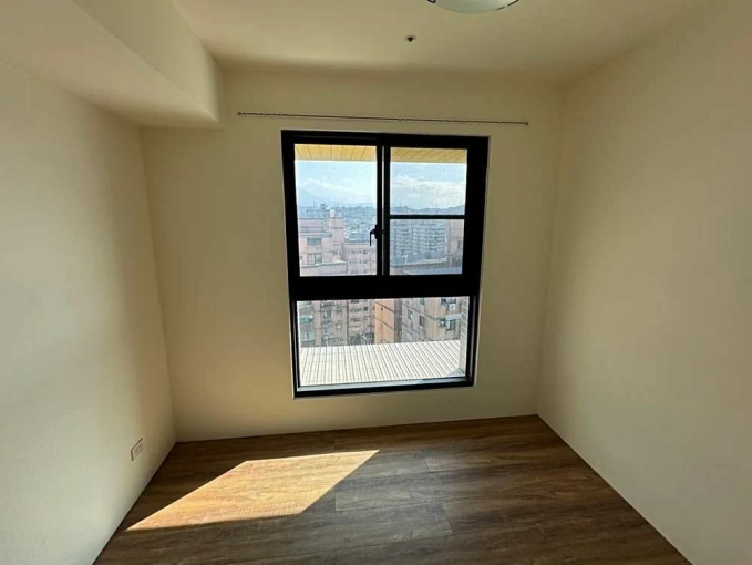 環球市三改二室附平車*獅子王（第6張）