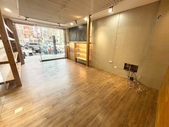 一中街🎈中友百貨旁🎈稀有釋出🎈文青百業🎈門前停車場（第1張）