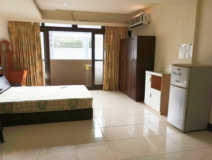✴️自租🏠挑高1房1廳1衛✅大陽台/全新變頻冷氣 - Image 2