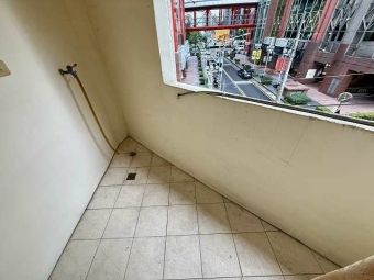 💞大象租屋💞近SOGO.威尼斯影城旁.漂亮網路大套房.附傢俱.家電.有陽台（第5張）