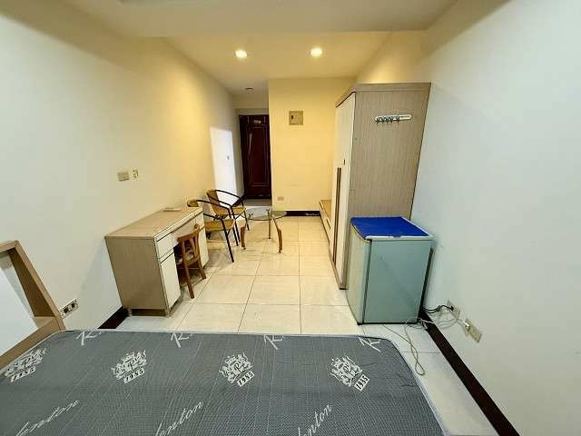 💞大象租屋💞近SOGO.威尼斯影城旁.漂亮網路大套房.附傢俱.家電.有陽台（第2張）