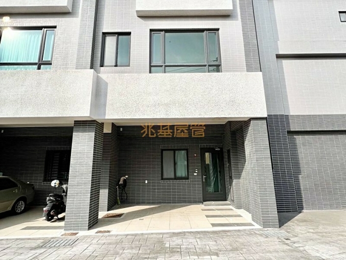 兆基社會住宅🏡梧棲稀有全新透天可租補雙大車位（第13張）