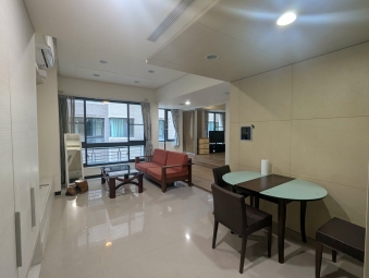 樂活城市。小家庭理想，實用裝潢，家具齊全。（第1張）