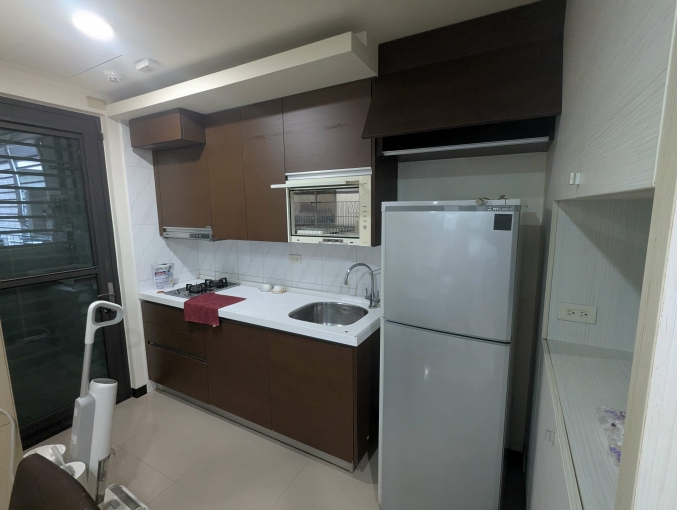 樂活城市。小家庭理想，實用裝潢，家具齊全。（第2張）