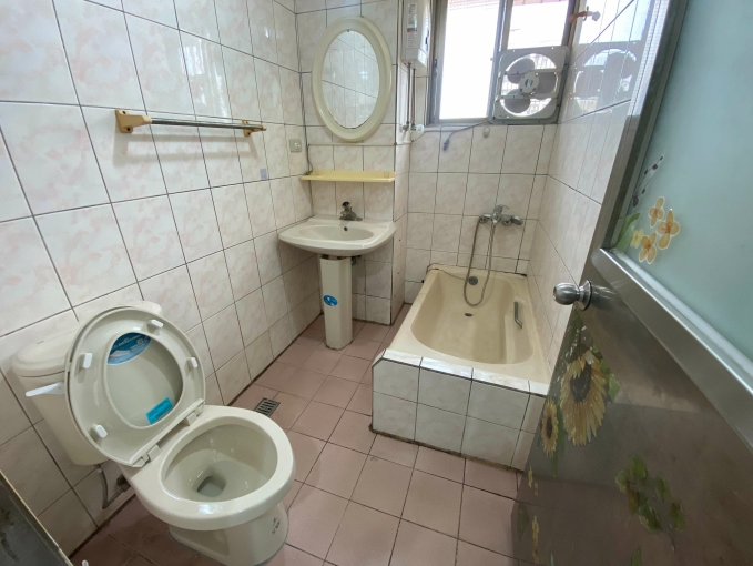 自租✨高雄火車站⭐次高樓層✨全新裝修採光美妝大套房（第10張）