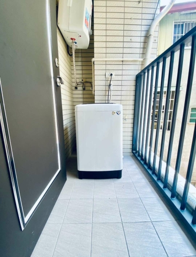 可租補☆很新套房*陽台獨洗曬*雙層冰箱*變頻冷暖冷氣(第5張)