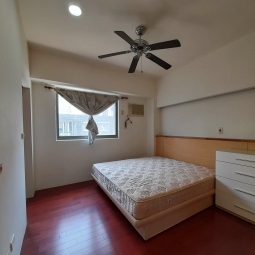 【屋主自租】西屯逢甲核心・3+1房頂樓樓中樓｜實際使用雙層42坪+車位（第4張）
