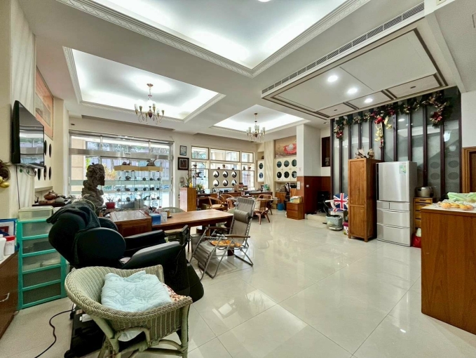 中醫商圈9米大面寬｜適寵物用品｜診所店面含車管（第3張）