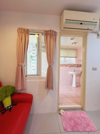 房東出租~ 🏠 台中/一中商圈/中國醫/2 F邊間套房出租/陽台獨洗曬/限女性/可租補 🏠 - Image 2