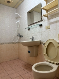 套房~近雄女中央公園大立商圈。生活機能佳採光好 - Image 15