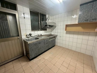 租屋找77✿年前搬好家!中平商圈全新透天,門前可停車（第2張）