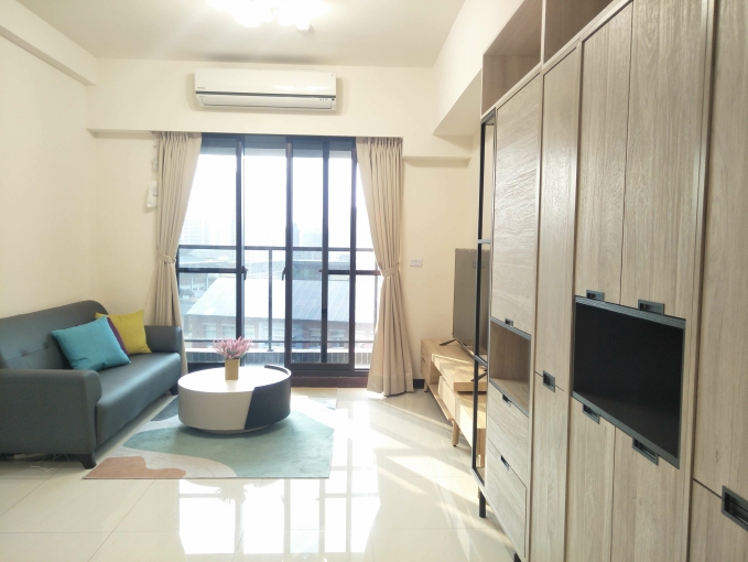 全新高鐵寧靜視野智能60吋電視飯店床墊+電動簾（第1張）