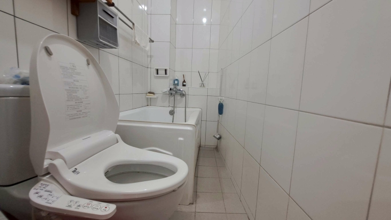 文湖邊間挑高黃金店面兼住辦(第9張)