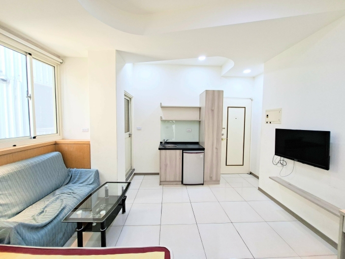 可租補*類一房一廳*流理台*陽台*衛浴開窗*室內機車位*子母車（第5張）