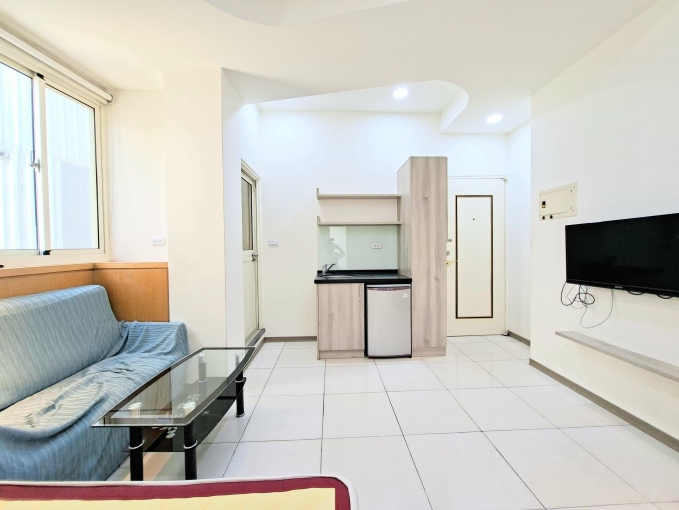 可租補*類一房一廳*流理台*陽台*衛浴開窗*室內機車位*子母車（第6張）