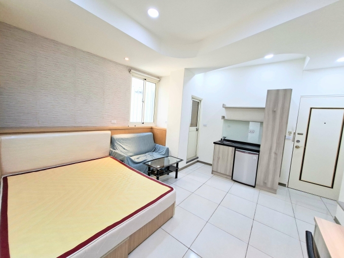 可租補*類一房一廳*流理台*陽台*衛浴開窗*室內機車位*子母車（第4張）