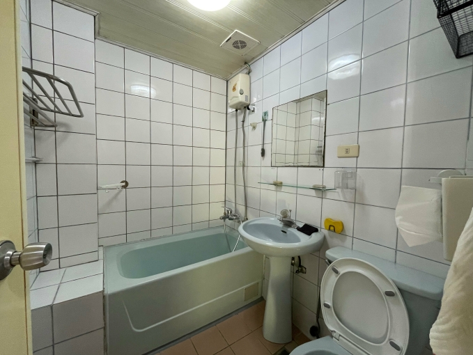 中國醫藥學院電梯陽台大套房（第9張）