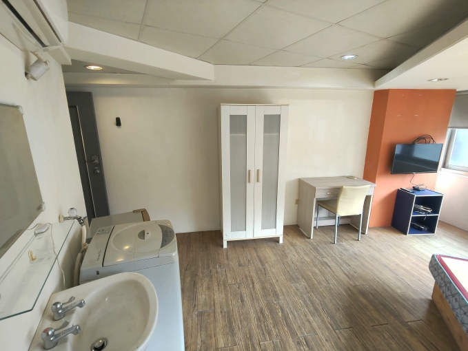 橘子🍊經貿愛買中央公園🍊包水網路子母車🍊可租補電梯套房(第5張)