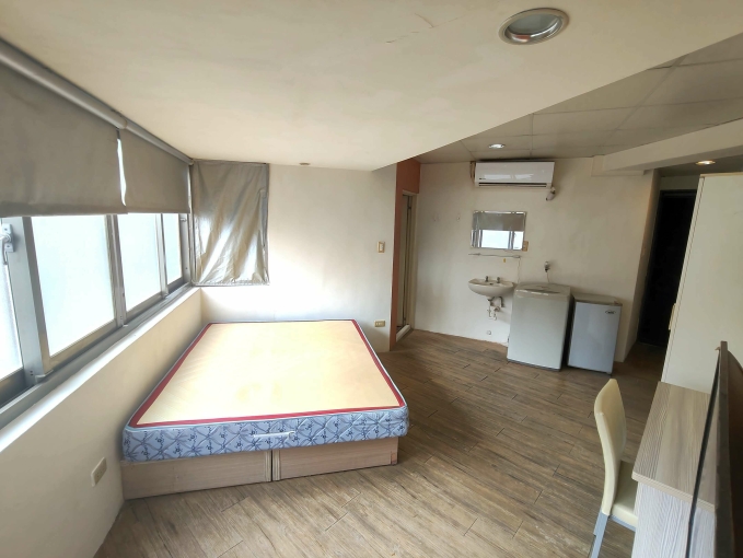 橘子🍊經貿愛買中央公園🍊包水網路子母車🍊可租補電梯套房(第2張)