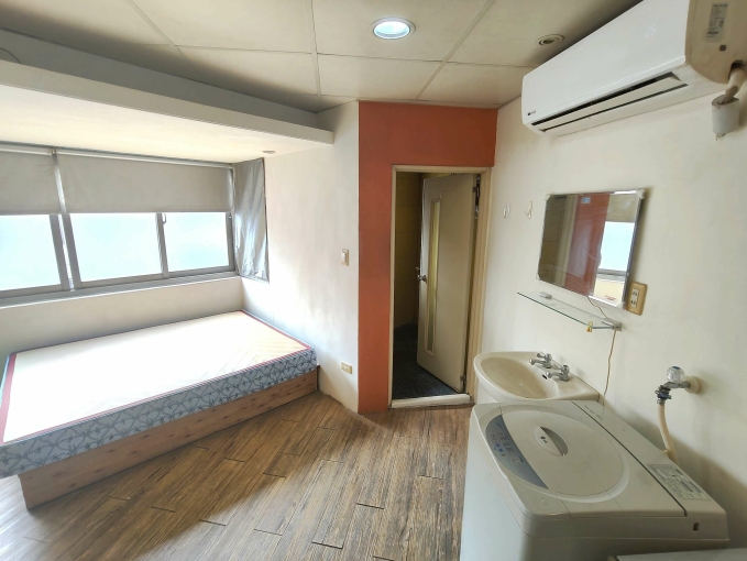 橘子🍊經貿愛買中央公園🍊包水網路子母車🍊可租補電梯套房(第6張)