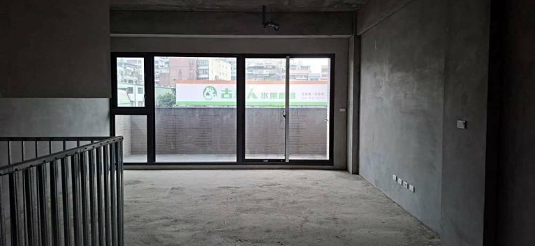 林口中山路便宜全新透店~地下室有平面車位（第7張）