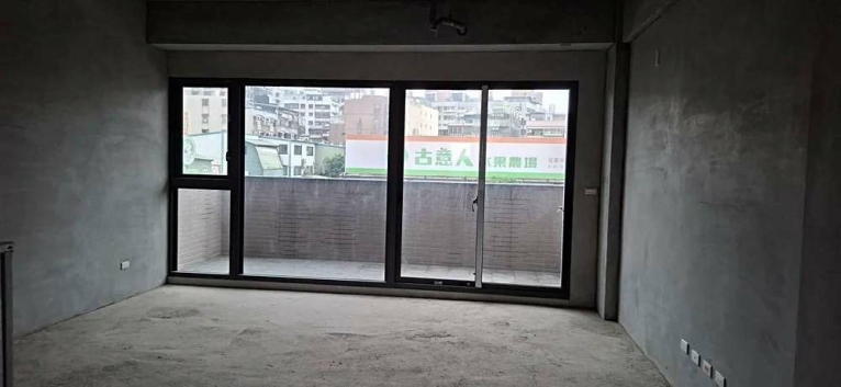 林口中山路便宜全新透店~地下室有平面車位（第3張）