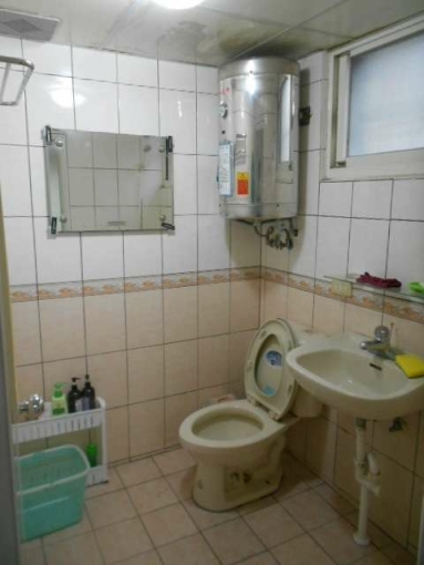 免仲介費 SOGO商圈公寓4樓網路套房出租 只另付電費（第4張）