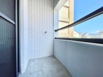 雙租補☆陽台☆超新電梯套房☆飲水機☆垃圾處理（第9張）