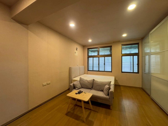 士林區.芝山站.可寵.2F獨立陽台.舒適設計感套房（第2張）