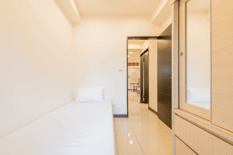 自租[免仲介費］拎包入住溫馨雅緻三房車3年新屋［短租可] - Image 5