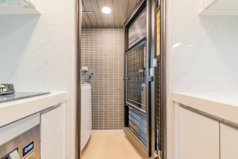 自租[免仲介費］拎包入住溫馨雅緻三房車3年新屋［短租可] - Image 6