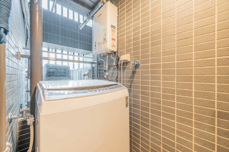 自租[免仲介費］拎包入住溫馨雅緻三房車3年新屋［短租可] - Image 7