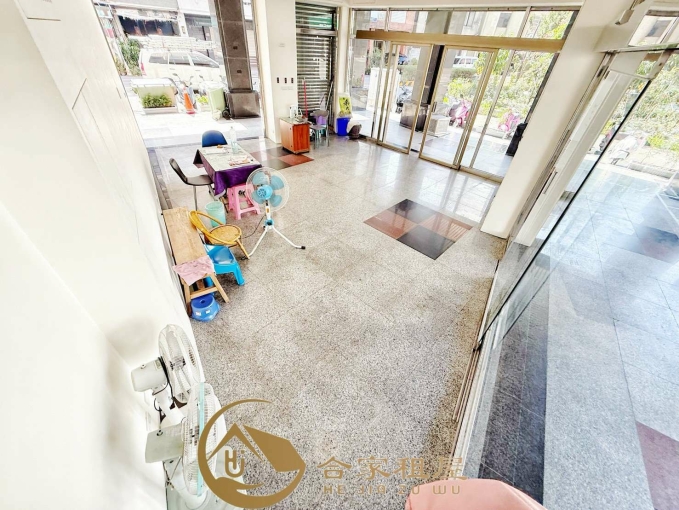 租客勞基法免費諮詢💖東區無洗曬台水台電角間圓環🈲油煙餐飲業輕食舒適空間乾淨免爬樓梯有衛浴的店面（第3張）