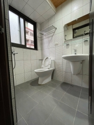 陽台獨洗、衛浴開窗、子母車、機車位（第15張）