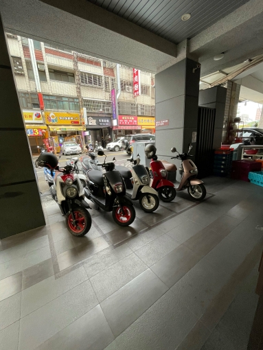 陽台獨洗、衛浴開窗、子母車、機車位（第4張）