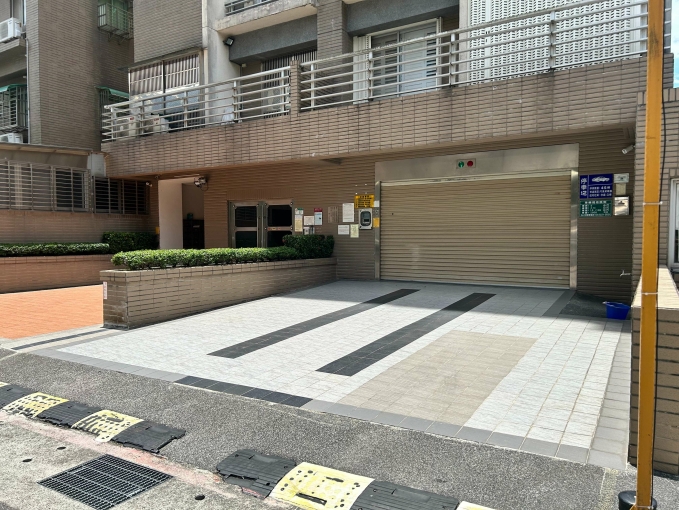 北投復興崗捷運站HITO社區室內機械式賓士級【轎車位】只剩3個（第1張）