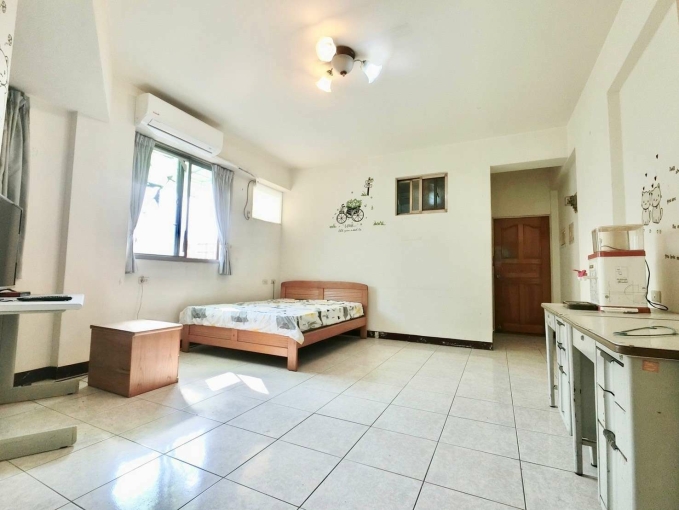 超大間~採光一級棒✨變頻冷氣✨機車位✨衛浴開窗✨秒殺釋出 - Image 3