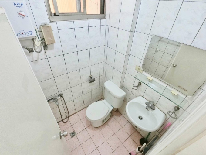 超大間~採光一級棒✨變頻冷氣✨機車位✨衛浴開窗✨秒殺釋出 - Image 10