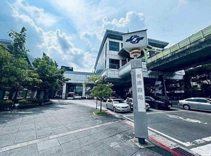捷運劍南路站2分鐘 大窗美景大雅房（第15張）